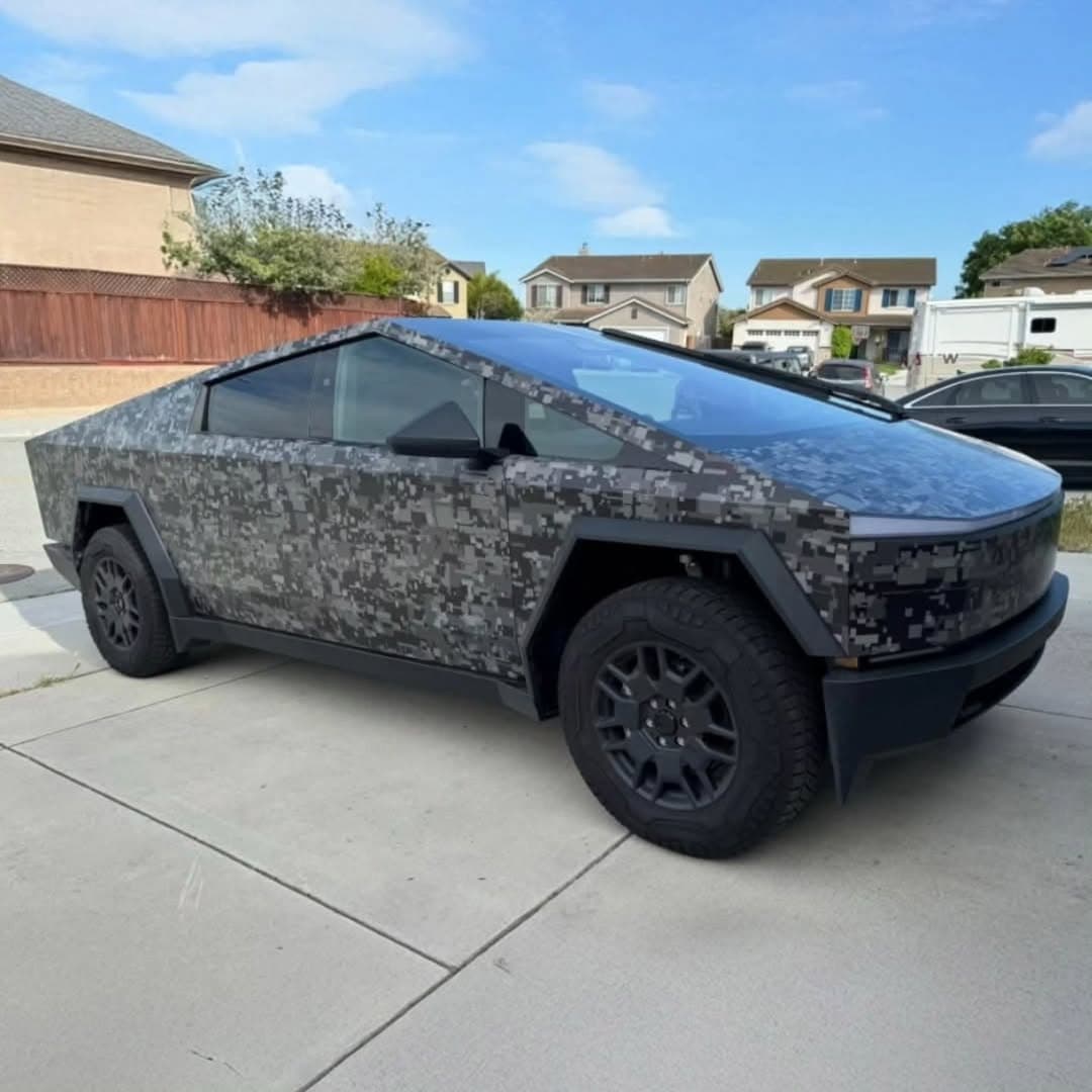 Tesla Cybertruck digital camouflage full wrap